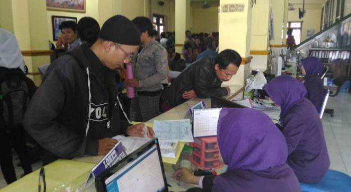 Nekat, SDI, Oknum Dispendukcapil Kabupaten Malang Diduga Lakukan Pungli Terbuka