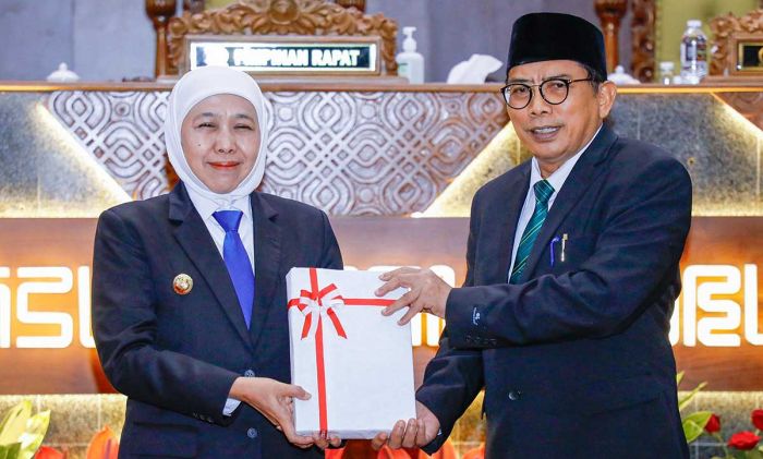 DPRD Jatim Terima LKPJ 2025, Gubernur Khofifah Tekankan Sinergi Eksekutif-Legislatif