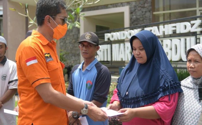 Puluhan Ponpes di Jember Disemprot Cairan Disinfektan, Ratusan Warga Dapat Cash for Work