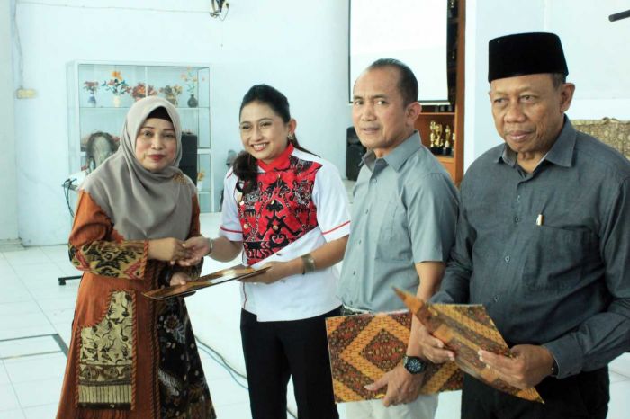 Ibu Wakil Wali Kota Pasuruan Buka Sosialisasi Antibullying dan Lomba Speak Up With Design Ibu Wakil Wali Kota Pasuruan Buka Sosialisasi Antibullying dan Lomba Speak Up With Design