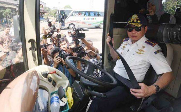 Sabuk Pengaman Tak Berfungsi, Menteri Jonan Larang Bus Berangkat