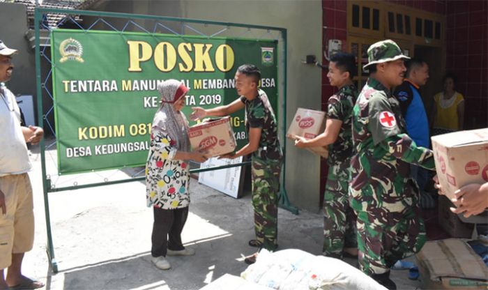 Satgas TMMD 106 Kodim Malang Batu Bagikan Sembako Untuk Warga