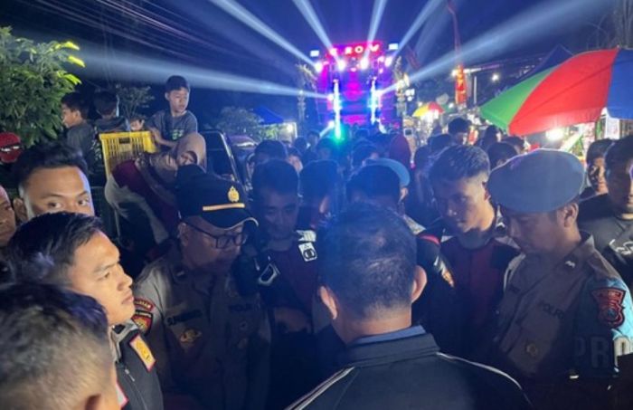 Polres Kediri Bubarkan Karnaval Sound Horeg di Wates, Kapolres Tak Main-Main Soal ini Polres Kediri Bubarkan Karnaval Sound Horeg di Wates, Kapolres Tak Main-Main Soal ini