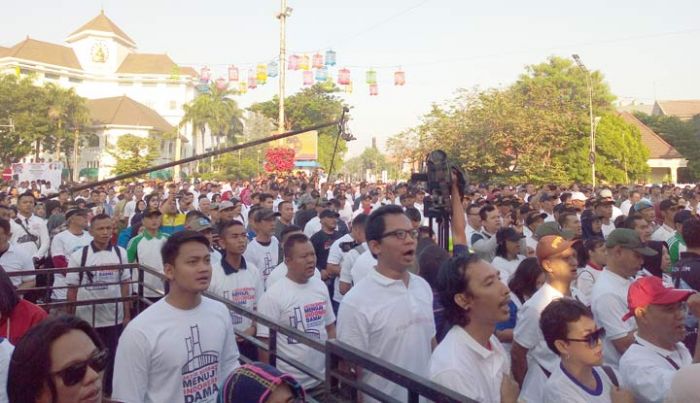 Tempik Sorak "Kerusuhan No, Perdamaian Yes" Menggema di Monumen Polisi Istimewa