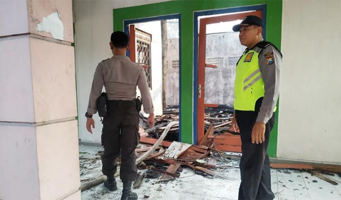 Bangunan Bekas Rumah Makan di Ngawi Ludes Dilalap Si Jago Merah