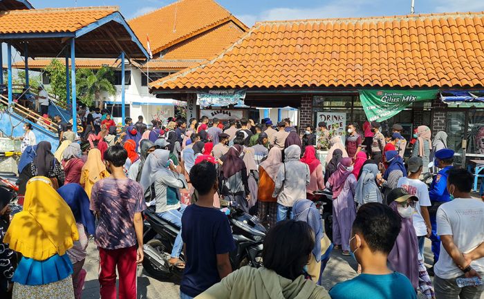 Vaksinasi di ASDP Diserbu Warga Bangkalan, Antrean Tembus 2.000 Orang