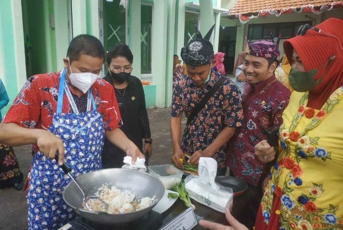 Peringati Hari Ibu, Dinkes Sidoarjo Gelar Lomba Memasak Nasi Goreng