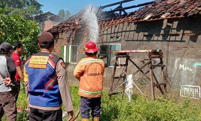 ​Rumah di Sidoarjo Terbakar, Diduga Akibat Obat Nyamuk Bakar Menyambar Kasur Berbahan Kapuk