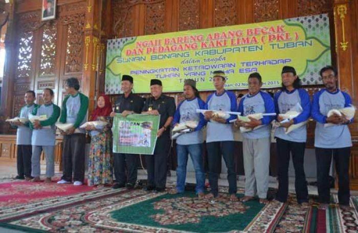 Undang Tukang Becak ke Pendopo, Bupati Tuban Berikan Wejangan dan Bantuan