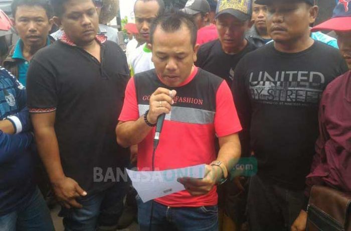 Usai Wadul ke Dewan, Massa Meluruk Rumah Warga Pro Kilang Minyak