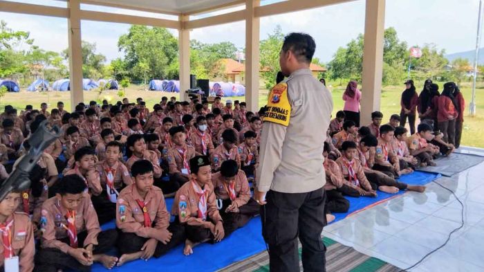 Polsek Krembung Beri Pembinaan Keamanan Perkemahan Pramuka SMPN 1 Tulangan