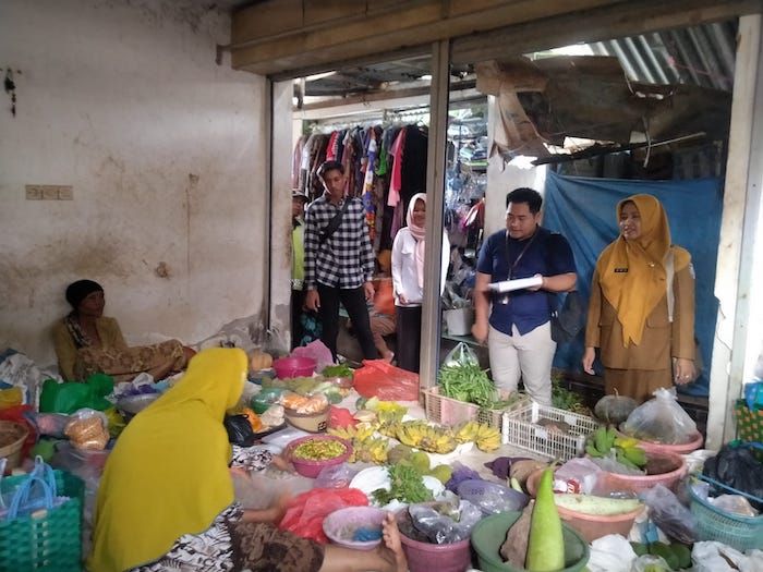 Jelang Nataru 2025, Diskopumdag Tuban Monitoring Bahan Pokok di Pasar Tradisional