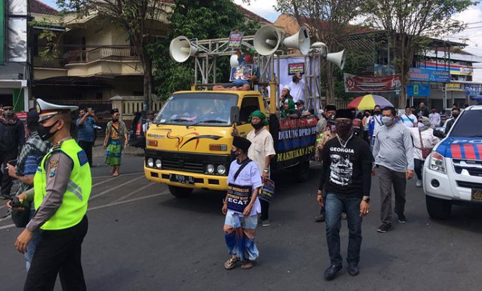 Ribuan Massa di Jember Unjuk Rasa Tuntut Pencopotan Jabatan Bupati Faida