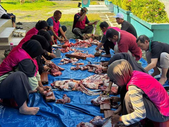 Gelar Salat Ied Bersama, Uniska Kediri Teguhkan Nilai Kemanusiaan Lewat Ibadah Kurban Gelar Salat Ied Bersama, Uniska Kediri Teguhkan Nilai Kemanusiaan Lewat Ibadah Kurban