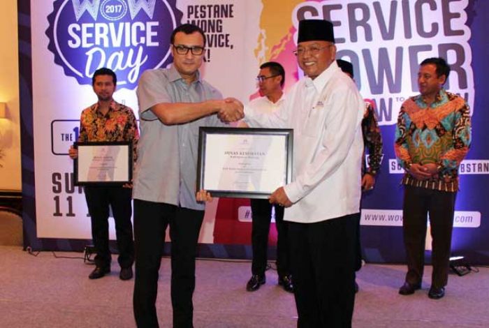 Bupati Malang Raih Penghargaan di Ajang WOW Service Day 2017