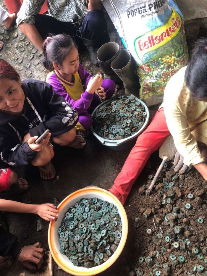 Petani di Lereng Bromo Temukan Ribuan Koin Kuno yang Diduga Peninggalan Dinasti Qing