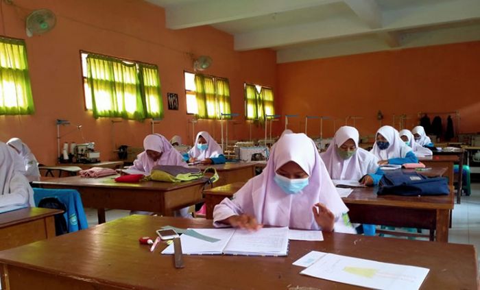 Gelar Uji Coba KBM Tatap Muka, ​20 SMA/SMK di Banyuwangi Kembali Sekolah