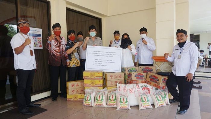 Perkumpulan Tionghoa di Kota Mojokerto Berikan Bantuan Sembako bagi Warga Terdampak Covid-19