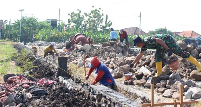 TMMD ke-126 di Sidoarjo Bangun Plengsengan Irigasi
