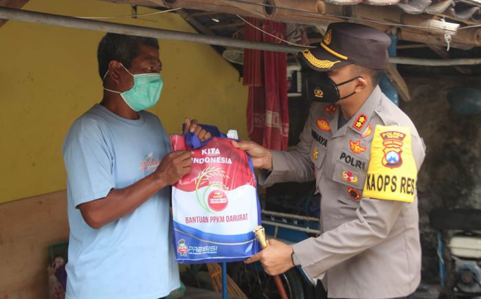Polres Ngawi Distribusikan 5 Ton Beras untuk Warga Terdampak PPKM Darurat