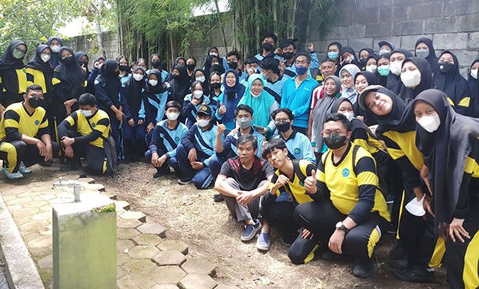 Jelang PTM 100 Persen, Siswa-siswi SMAN 2 Kota Batu Kerja Bakti Bersih-Bersih Sekolah