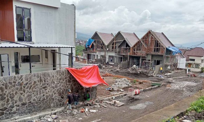 Proyek Pembangunan Perumahan Veteran di Kota Batu Terancam Molor