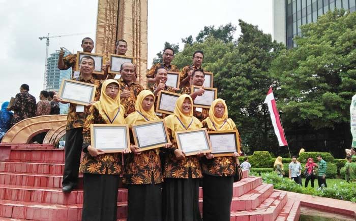 Pemkab Gresik Boyong 11 Adiwiyata 2017 Pemkab Gresik Boyong 11 Adiwiyata 2017