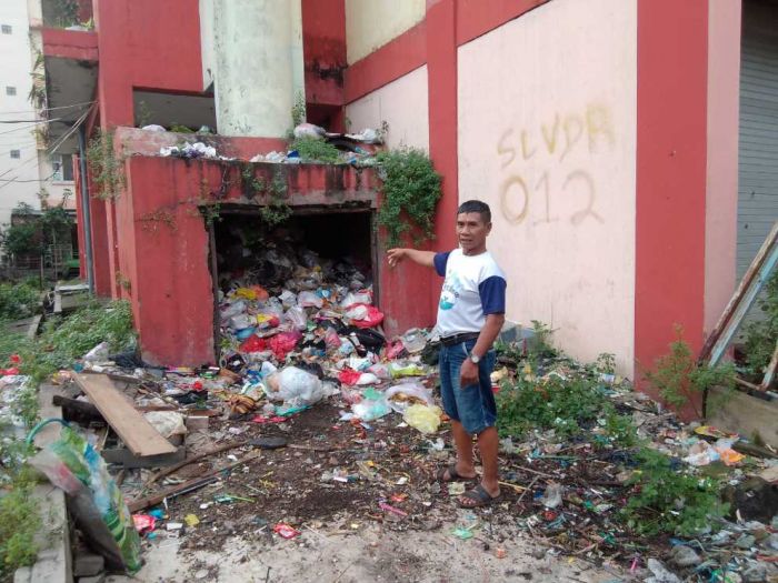 Petugas Kebersihan Rusun Ngelom Sidoarjo Diduga Tidak Digaji Selama Setahun Petugas Kebersihan Rusun Ngelom Sidoarjo Diduga Tidak Digaji Selama Setahun