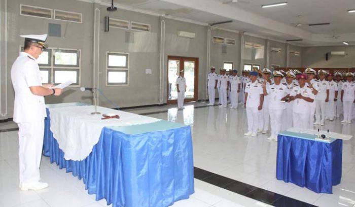 60 Siswa Suspaidikla Diambil Sumpahnya oleh Dankolat Koarmada II 60 Siswa Suspaidikla Diambil Sumpahnya oleh Dankolat Koarmada II