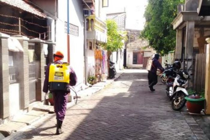 Sejumlah Warga Gresik Pertanyakan Kompensasi Imbauan Diam di Rumah Dampak COVID-19