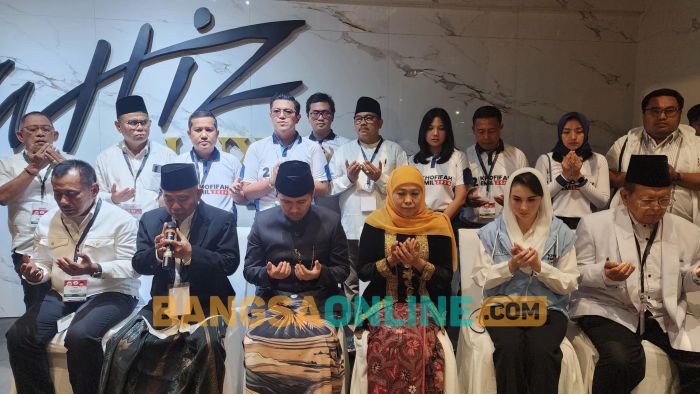 Khofifah-Emil Doa Bersama Sebelum Tampil di Debat Pilgub Jatim 2024