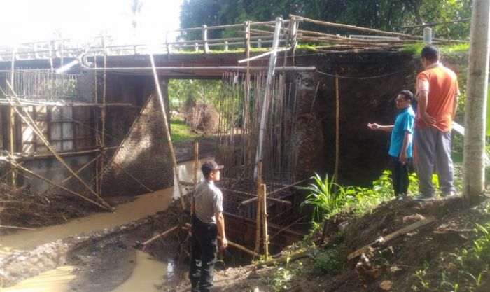 Pengerjaan Proyek Tak Tuntas, Jembatan Penghubung antar Desa di Binangun Blitar Terancam Putus