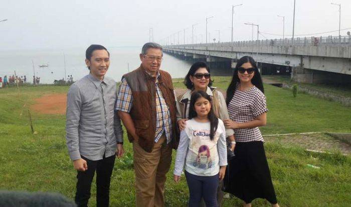 SBY Mengenang, Mejeng dan Jalan-jalan di Jembatan Suramadu