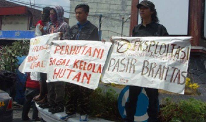 Peringati Hari Bumi, Mahasiswa di Tulungagung Gelar Demo