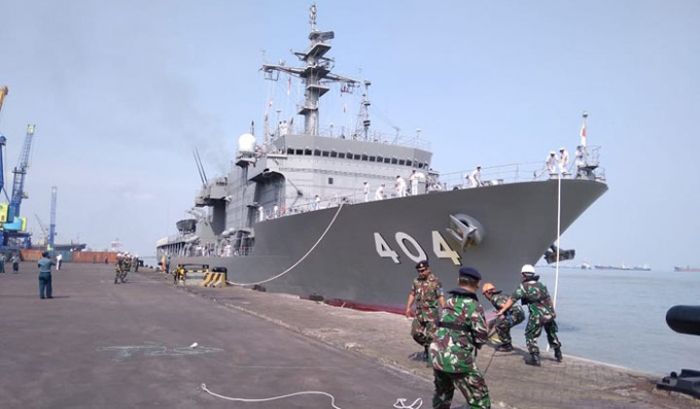 ​Kapal Perang AL Jepang JS Chiyoda ASR 404 Merapat di Tanjung Perak Surabaya