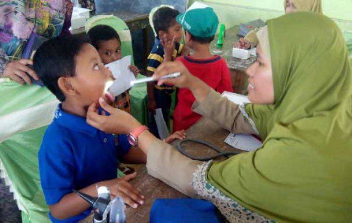 Pemeriksaan Kesehatan, 57 Anak Yatim di Senori Tuban Diberi Asupan Gizi