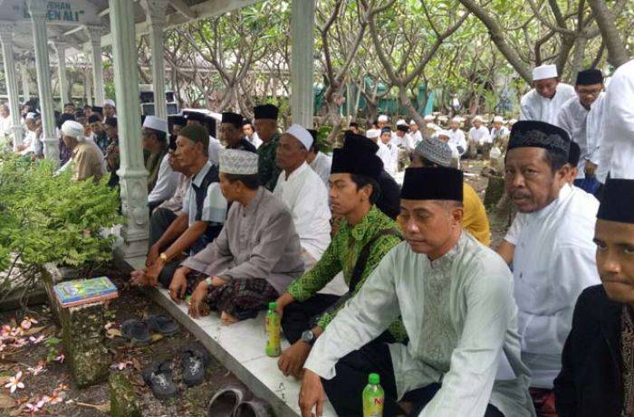 Jelang Konfercab, PCNU Sidoarjo Ziarahi Makam Para Pejuang NU