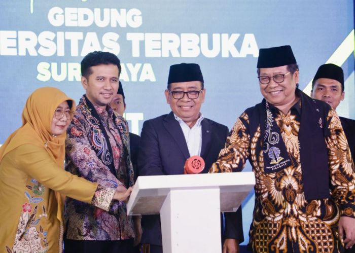 UT Surabaya dan 10 SALUT Diresmikan Menko PMK, Wagub Emil: Cerminan Kualitas Pendidikan UT Surabaya dan 10 SALUT Diresmikan Menko PMK, Wagub Emil: Cerminan Kualitas Pendidikan