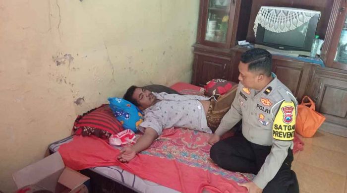 Satlantas Polres Bangkalan Beri Santunan ke Korban Kecelakaan Lalu Lintas Satlantas Polres Bangkalan Beri Santunan ke Korban Kecelakaan Lalu Lintas