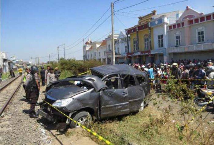 Usai Tewaskan 5 Orang, Kasatlantas dan Dewan Jember Sidak Perlintasan Kereta Api di Pertokoan Roxy