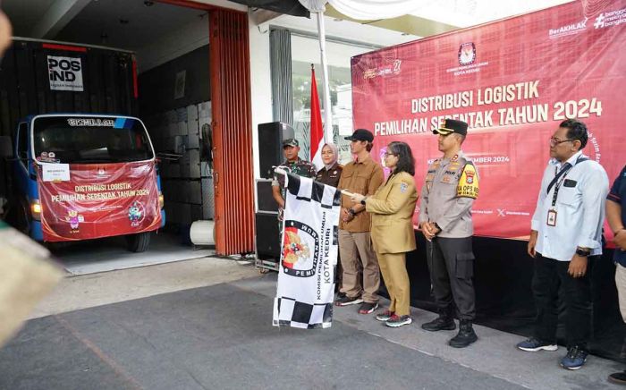 Bersama Forkopimda, Pj Wali Kota Kediri Lepas Distribusi Logistik Pilkada 2024