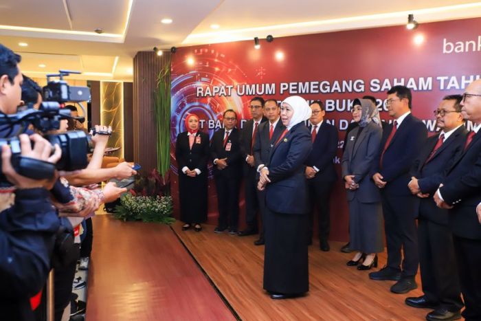 Direksi dan Komisaris Baru, Gubernur Khofifah Dorong Bank Jatim Jadi BPD Nomor 1 di Indonesia Direksi dan Komisaris Baru, Gubernur Khofifah Dorong Bank Jatim Jadi BPD Nomor 1 di Indonesia