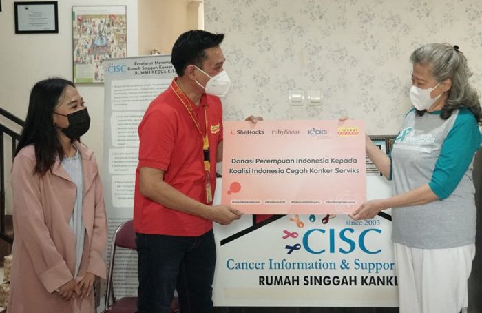 Lawan Kanker Serviks, Indosat Serahkan Donasi dari Program SheHacks