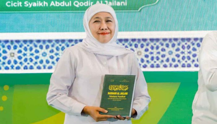 Gubernur Khofifah Ajak Warga Saring Sebelum Sharing di Hari Literasi Internasional 2025 Gubernur Khofifah Ajak Warga Saring Sebelum Sharing di Hari Literasi Internasional 2025