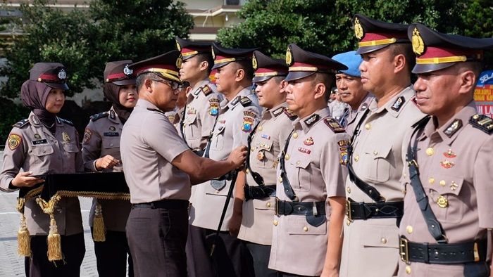 Kapolresta Sidoarjo Pimpin Upacara Sertijab 5 Kapolsek