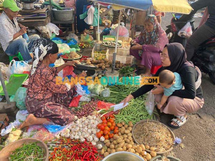 Update Harga Sembako Jatim 25 Desember 2025: Cabai Rawit Rp52.204/kg, Beras Medium Rp12.849/kg