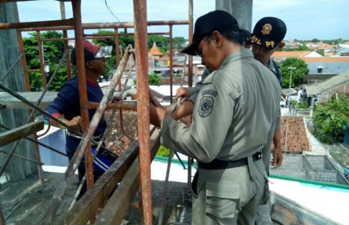 Satpol Gresik Segel 3 BTS Milik PT. Anugerah