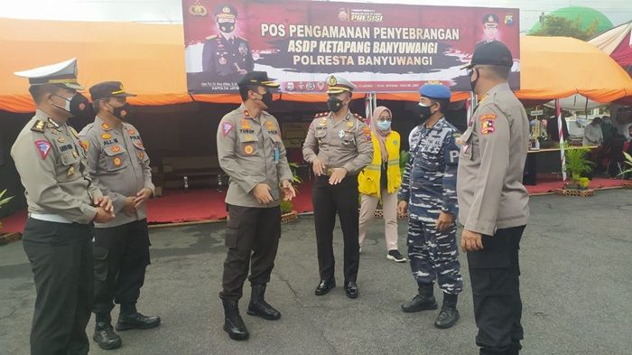 ​Dirregident Korlantas Polri Kunjungi Pos Pengamanan Penyeberangan ASDP Ketapang