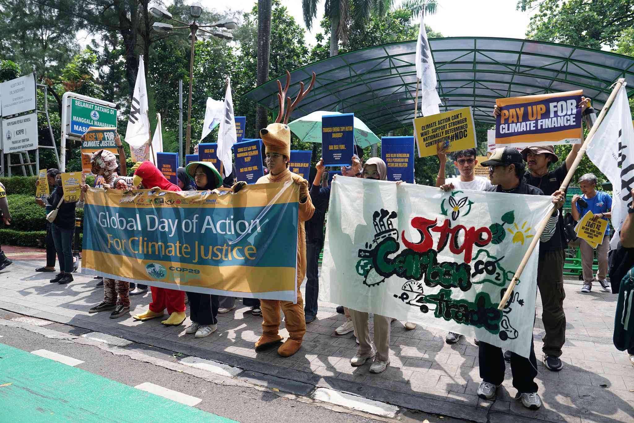 Besok Coblosan, Walhi Serukan Rakyat Menolong Diri Sendiri