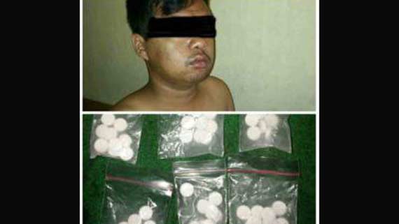 Tersangka dan barang bukti.
